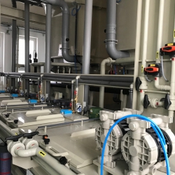 Chemicke-lesteni-olovnateho-a-bezolovnateho-skla-Preciosa-Lustry-a.s.